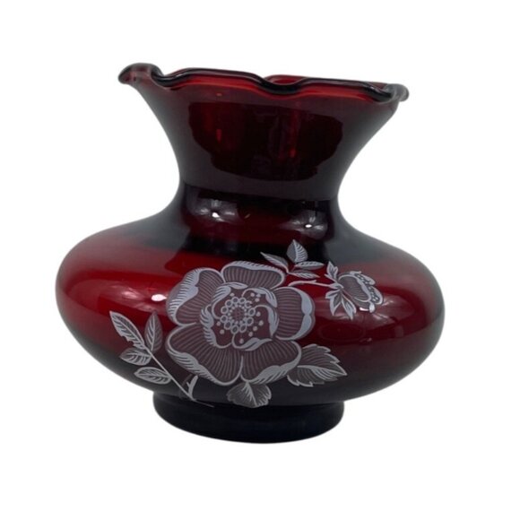Vintage Anchor Hocking Ruby Red Glass Vase Ruffled Rim & Etched Floral Design - Picture 2 of 13